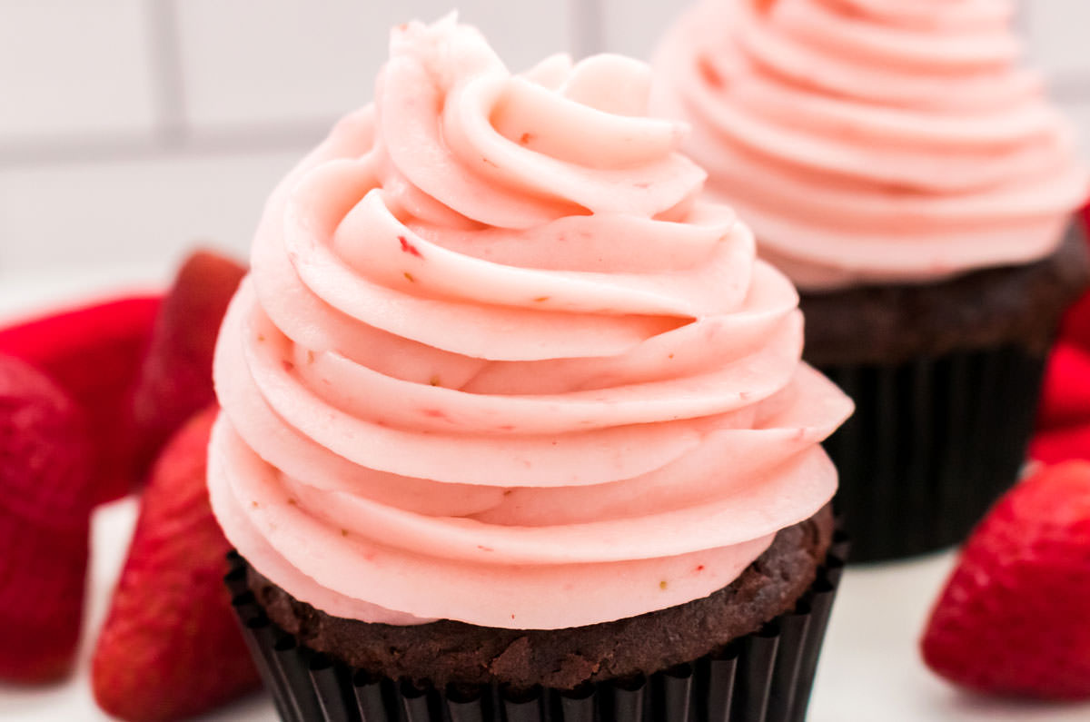 Mastering Smooth Strawberry Buttercream: No Artificial Flavors